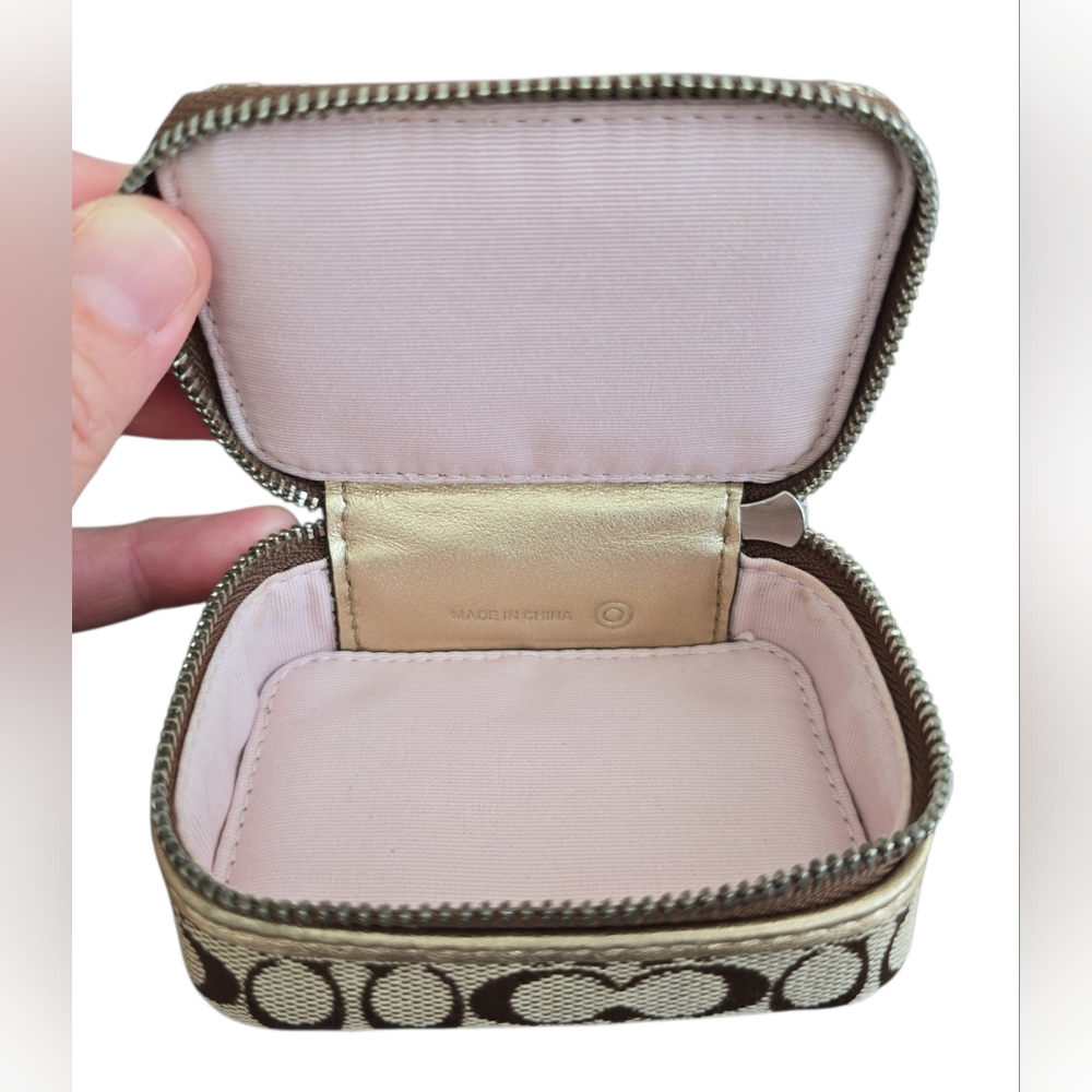 Coach Signature Canvas Triple Pill Box Khaki signature canvas, gold trim VGUC - Picture 4 of 9
